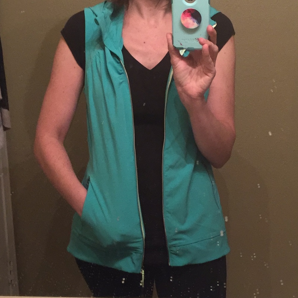 Tangerine Teal sporty vest with hood